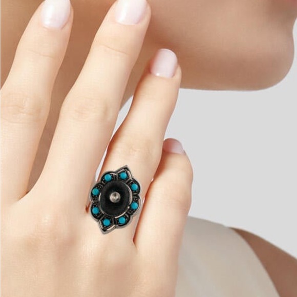 Gucci Velvet Beaded Spike Cocktail Ring Size 5.5 - Picture 3 of 16